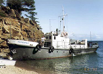 Launch tug