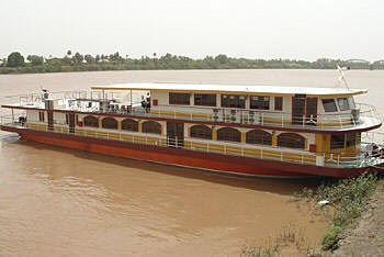 Floating restaurant