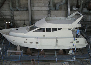 Моторная яхта E16 - фото с завода