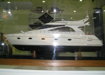 Motor yacht LOTUS-19